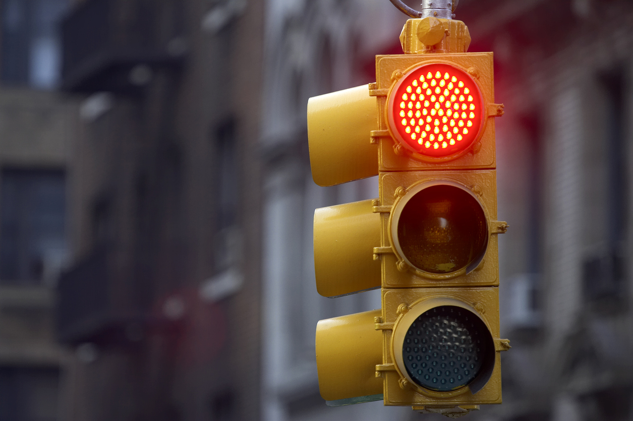 What to Do at an Intersection with Flashing Lights: Our Lakeland Car Accident Lawyer Explains